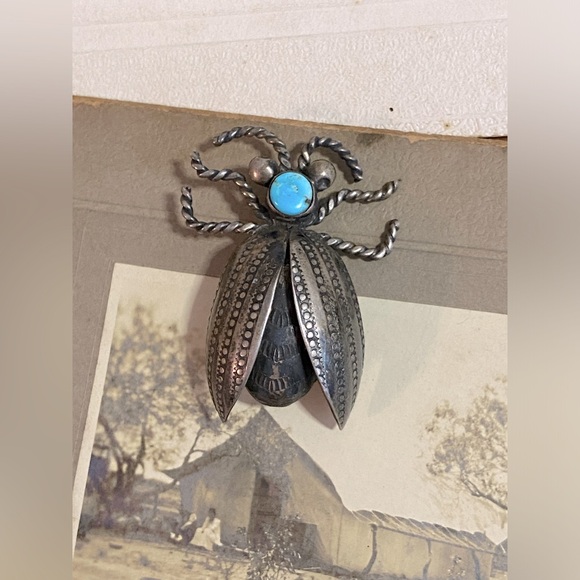 Vintage Sterling Silver Native American Turquoise Flying Beetle Brooch - Picture 6 of 10